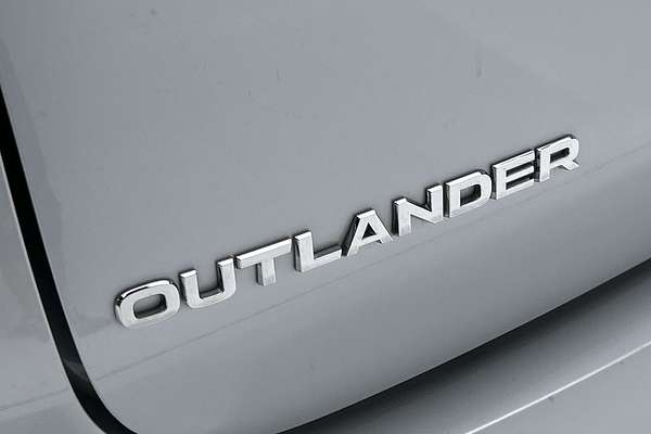 2023 Mitsubishi Outlander ES ZM