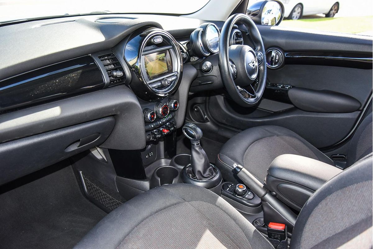 2016 MINI Hatch Cooper F55