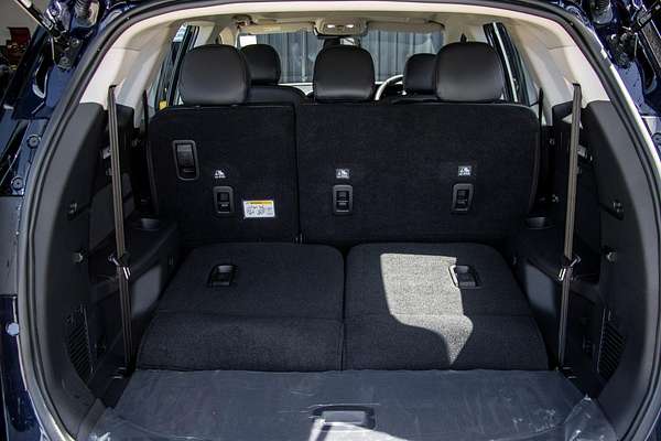 2025 Mahindra XUV700 AX7L