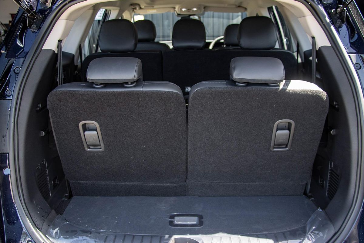 2025 Mahindra XUV700 AX7L