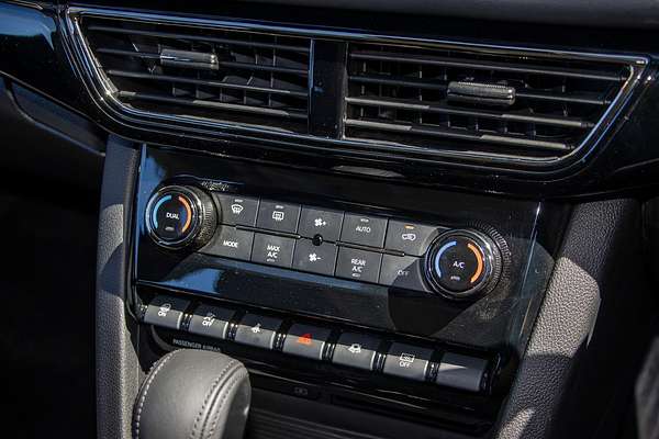 2025 Mahindra XUV700 AX7L