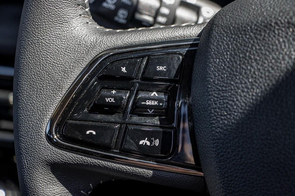 2025 Mahindra XUV700 AX7L