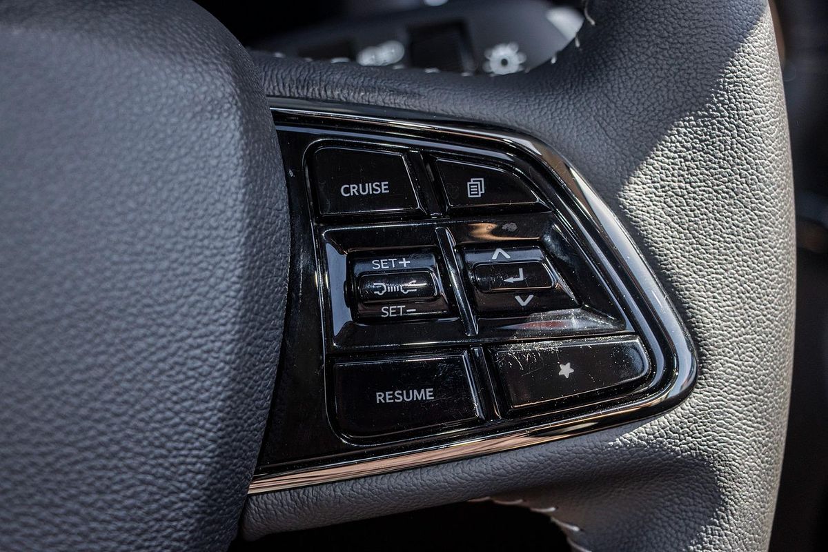2025 Mahindra XUV700 AX7L