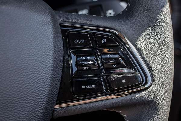 2025 Mahindra XUV700 AX7L