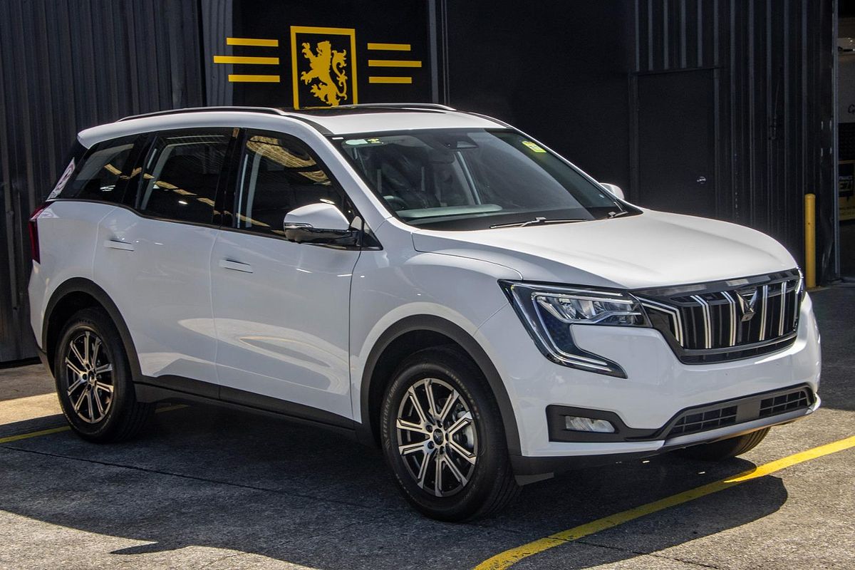 2025 Mahindra XUV700 AX7L