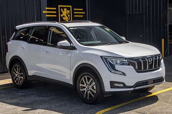 2025 Mahindra XUV700 AX7L