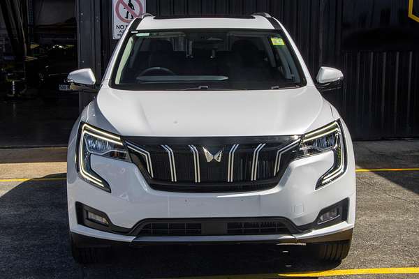 2025 Mahindra XUV700 AX7L