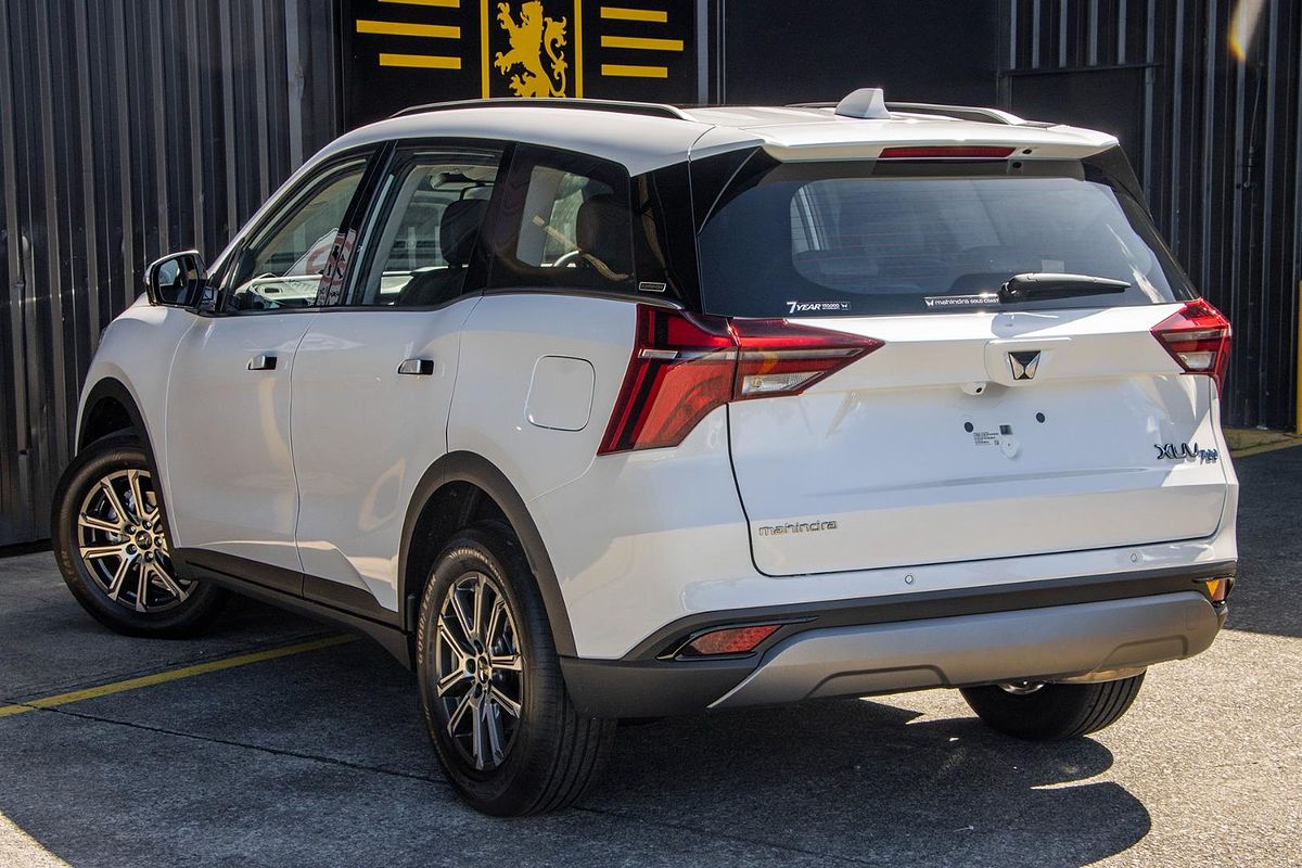 2025 Mahindra XUV700 AX7L