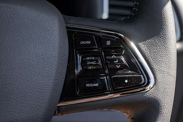 2025 Mahindra XUV700 AX7L