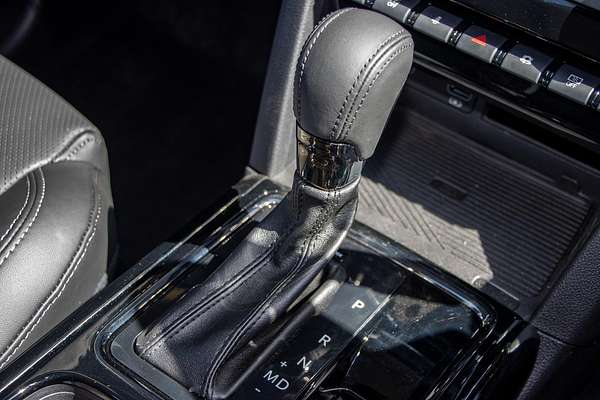 2025 Mahindra XUV700 AX7L