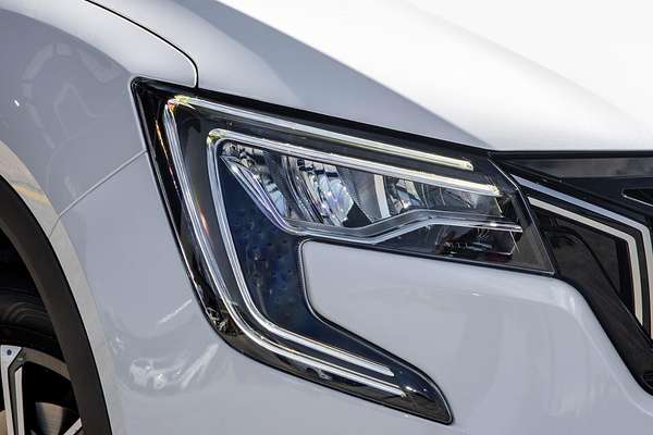 2025 Mahindra XUV700 AX7L