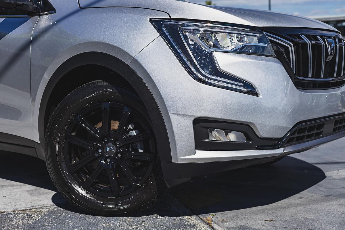 2023 Mahindra XUV700 AX7L