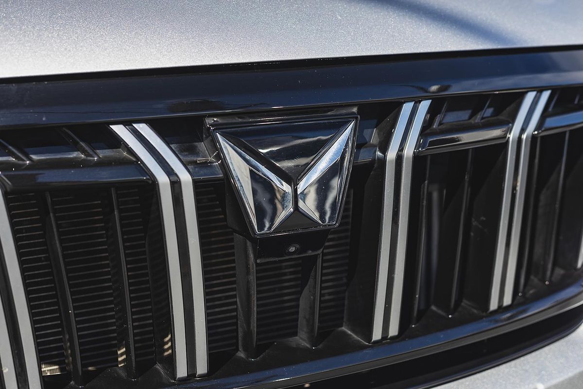 2023 Mahindra XUV700 AX7L