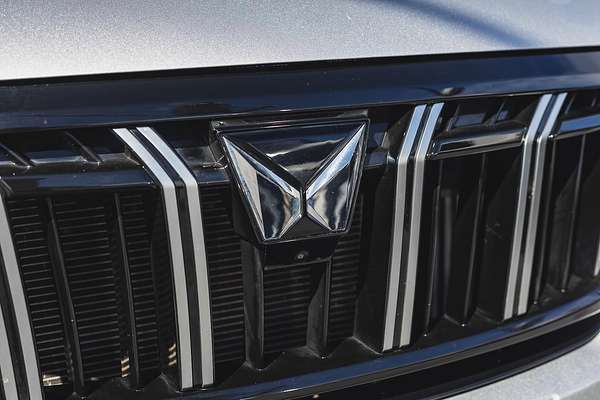 2023 Mahindra XUV700 AX7L