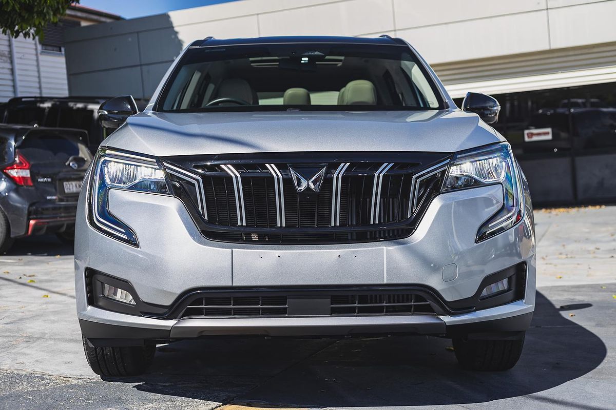 2023 Mahindra XUV700 AX7L