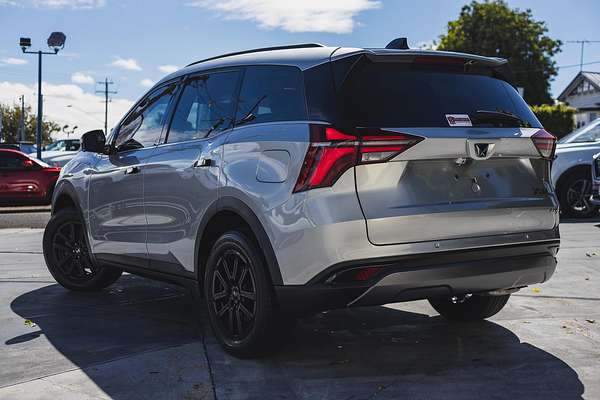 2023 Mahindra XUV700 AX7L