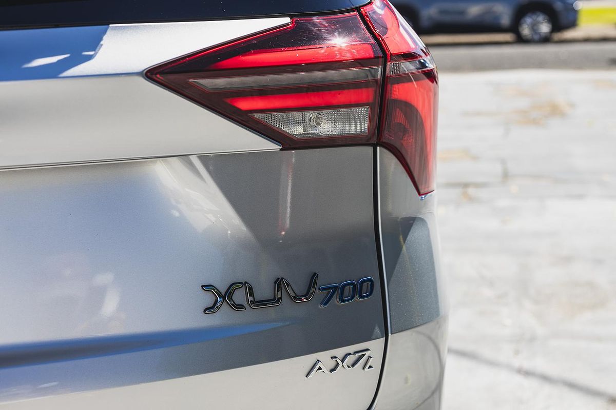 2023 Mahindra XUV700 AX7L