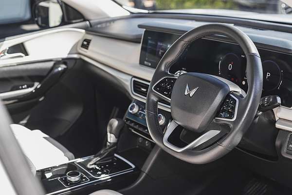 2023 Mahindra XUV700 AX7L