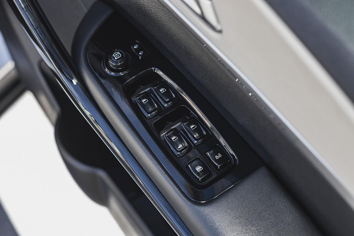 2023 Mahindra XUV700 AX7L
