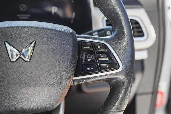 2023 Mahindra XUV700 AX7L