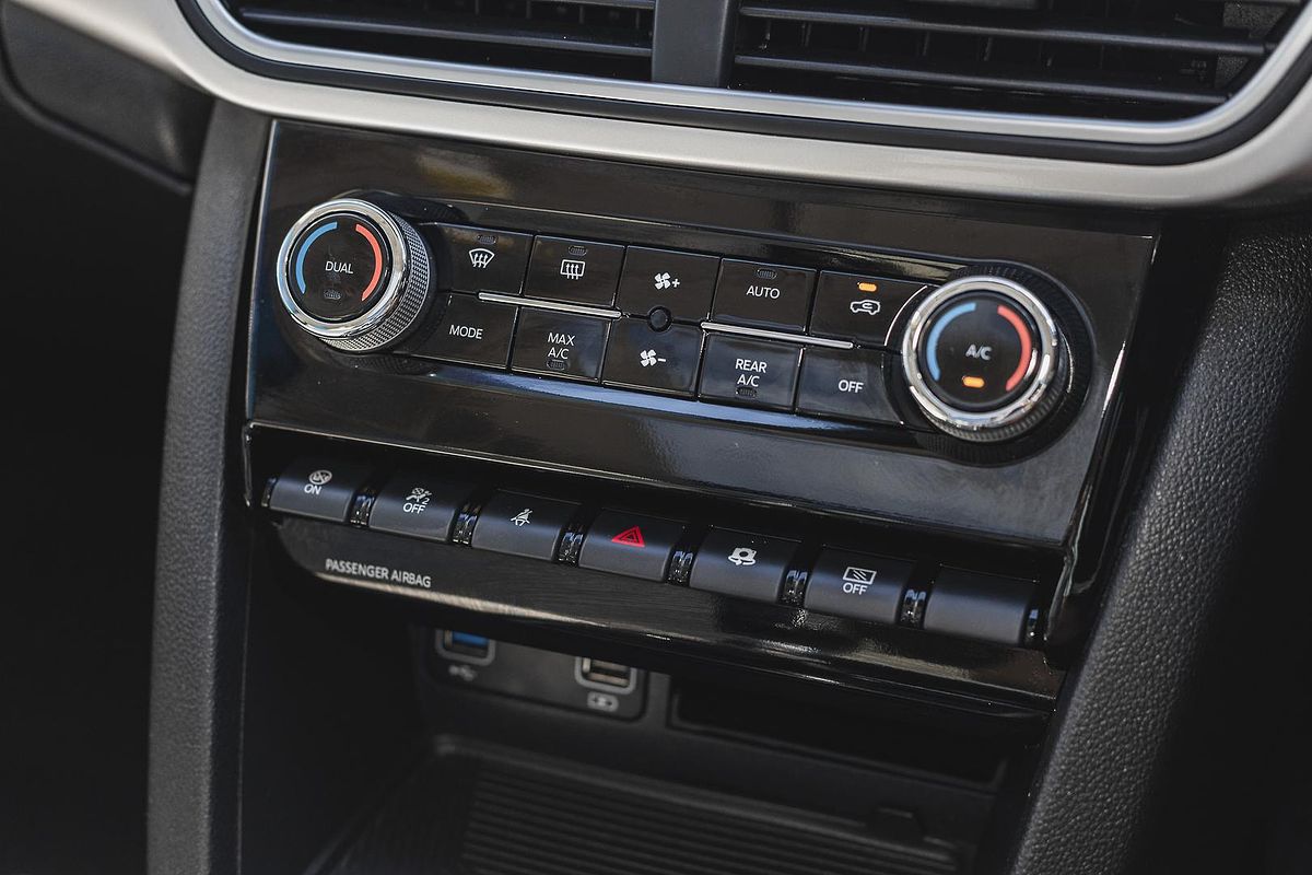 2023 Mahindra XUV700 AX7L