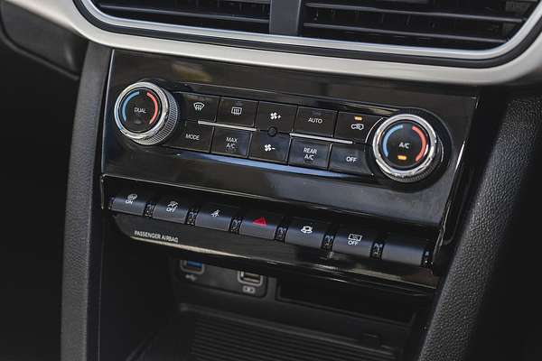 2023 Mahindra XUV700 AX7L