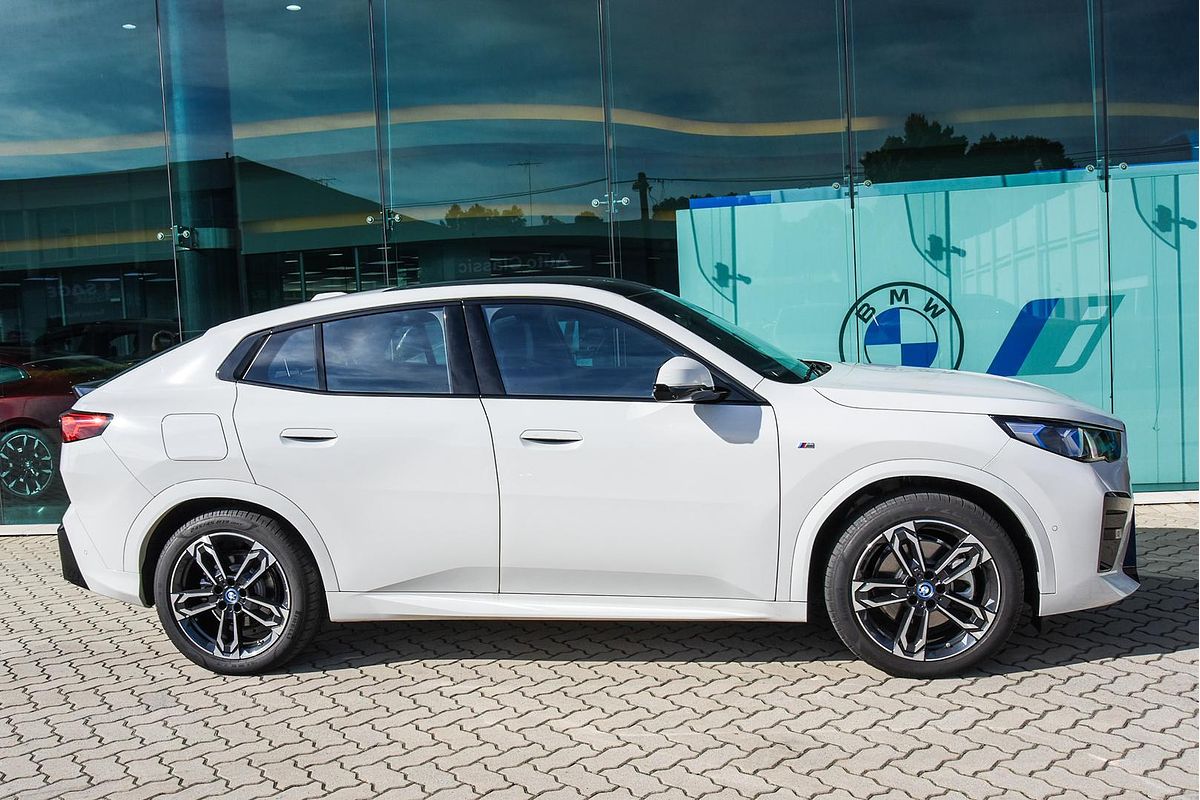 2024 BMW iX2 xDrive30 M Sport U10
