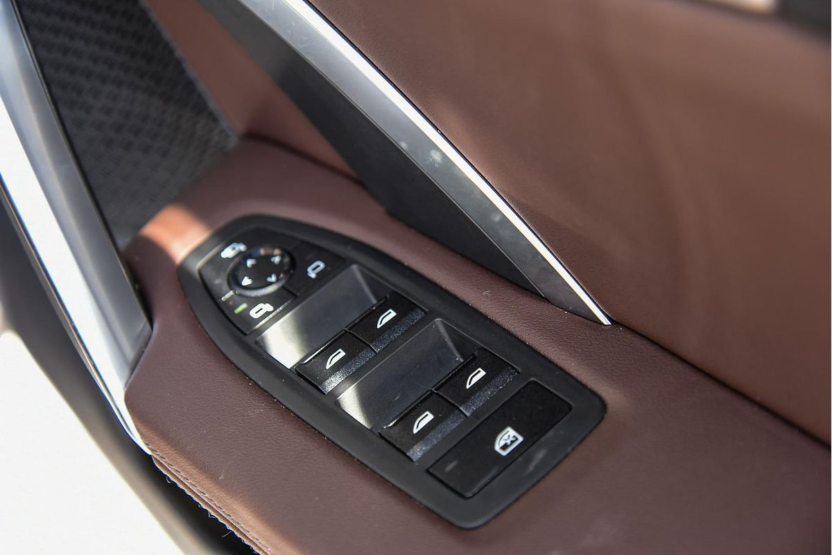 2024 BMW iX2 xDrive30 M Sport U10