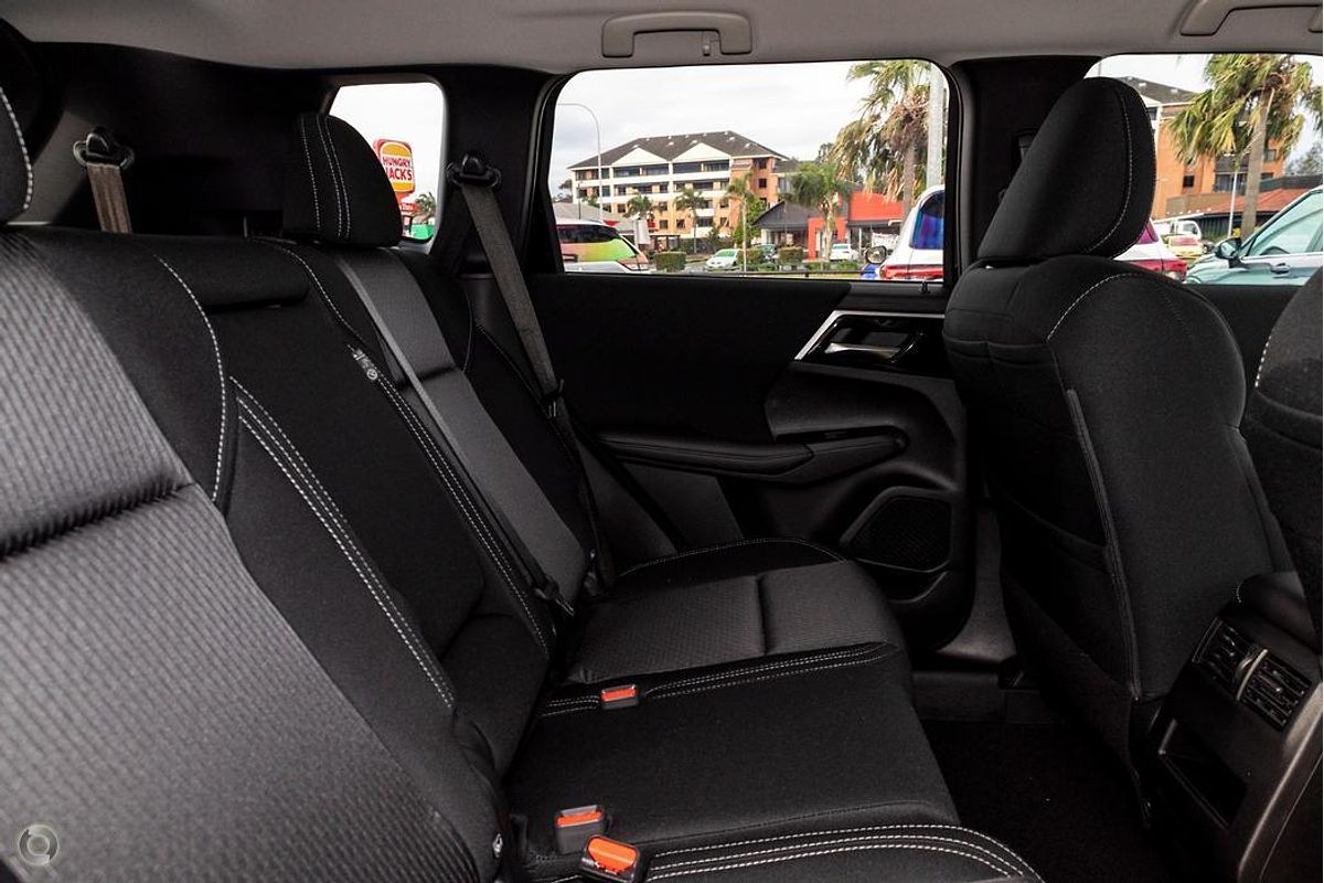 2025 Mitsubishi Outlander ES ZM