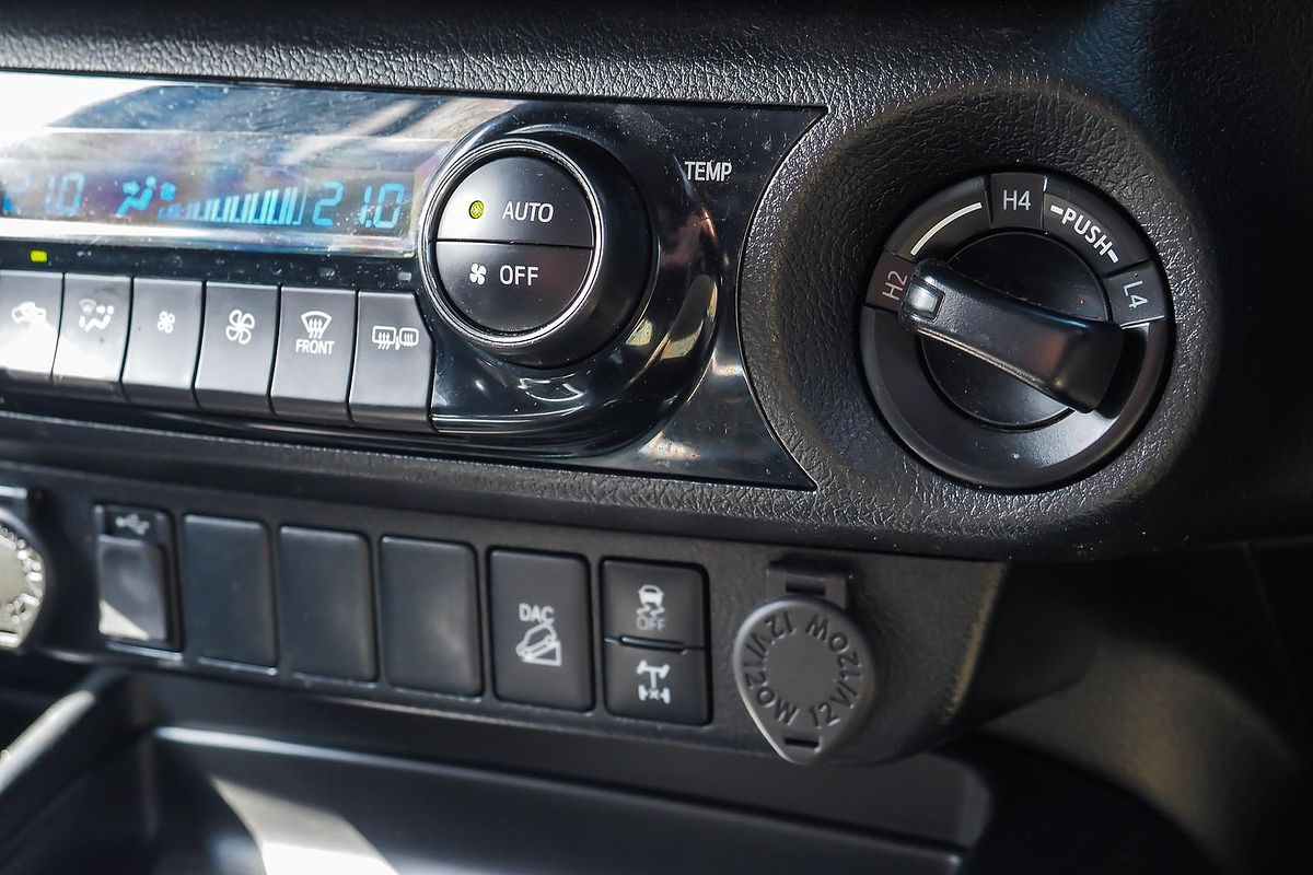 2022 Toyota Hilux SR5 GUN126R 4X4