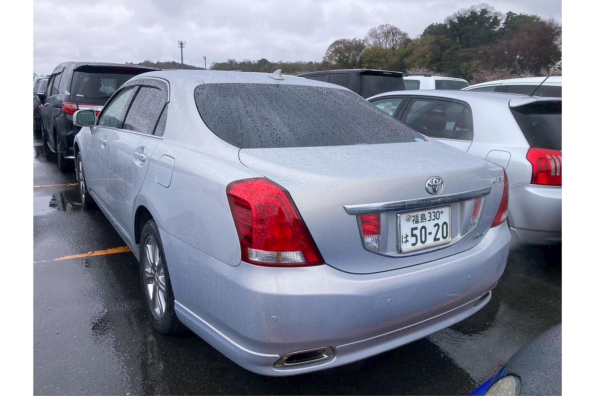 2011 Toyota Crown Majesta i-Four 4WD
