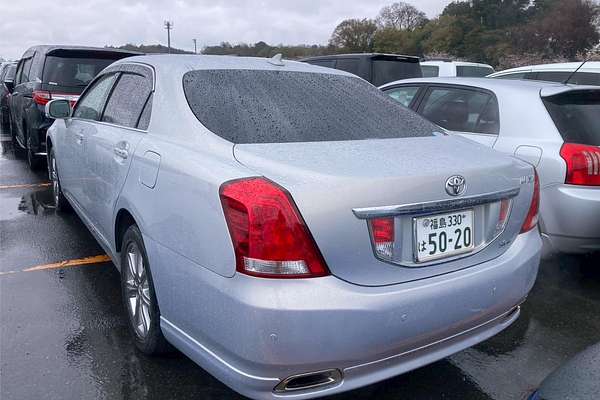 2011 Toyota Crown Majesta i-Four 4WD