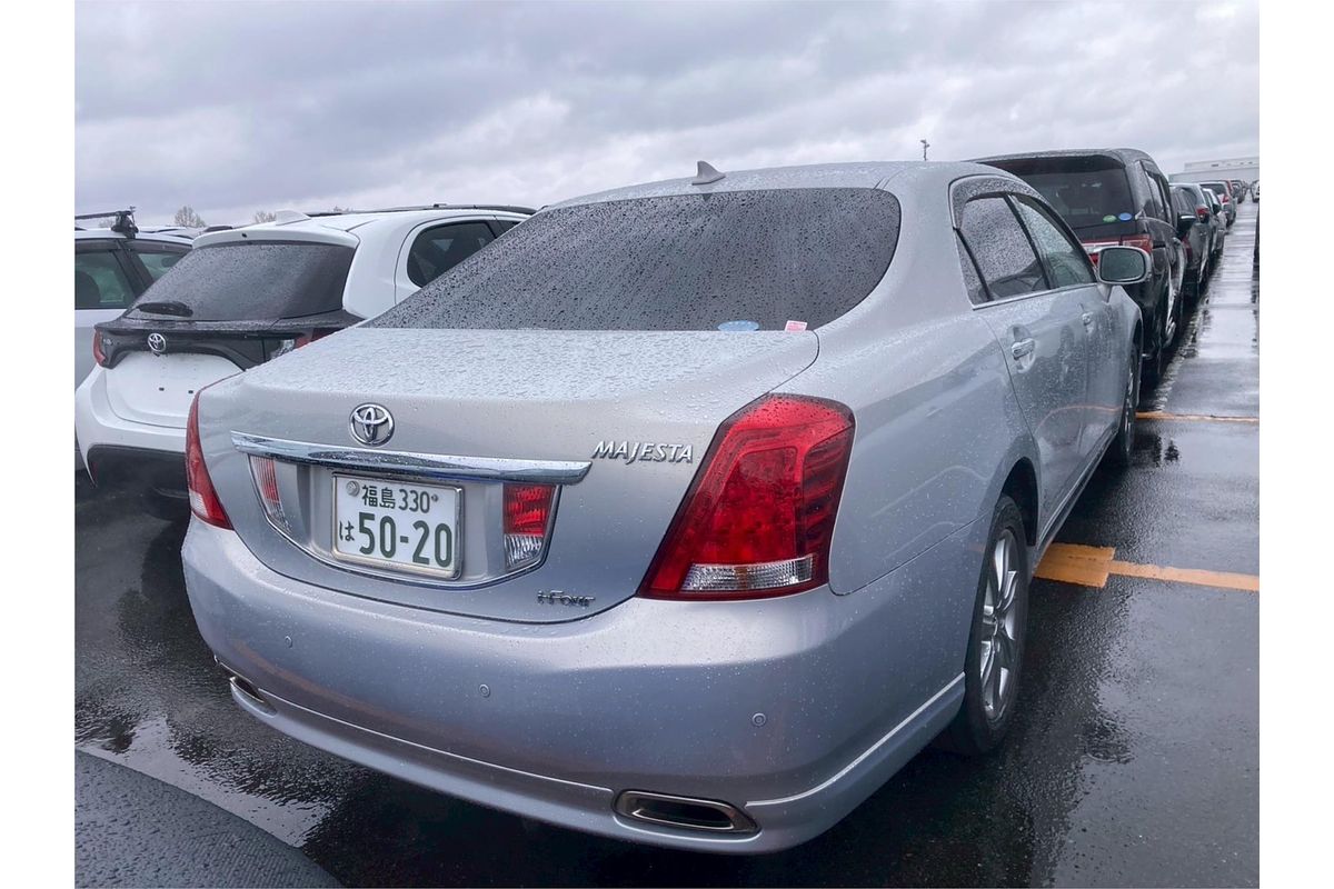2011 Toyota Crown Majesta i-Four 4WD