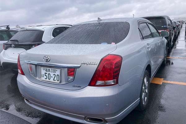 2011 Toyota Crown Majesta i-Four 4WD