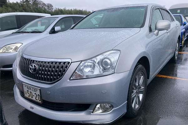 2011 Toyota Crown Majesta i-Four 4WD