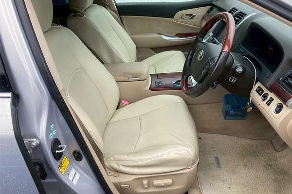 2011 Toyota Crown Majesta i-Four 4WD