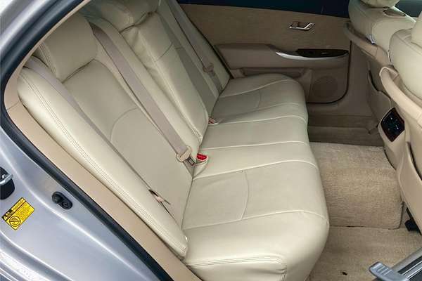 2011 Toyota Crown Majesta i-Four 4WD