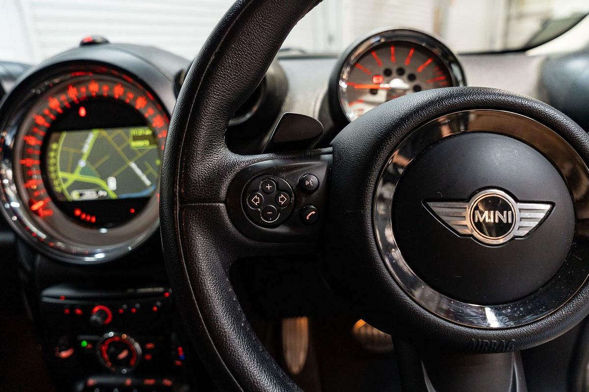 2013 MINI Paceman Cooper S R61