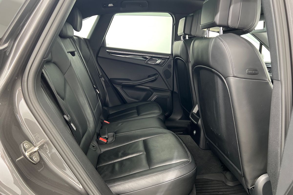 2016 Porsche Macan S 95B