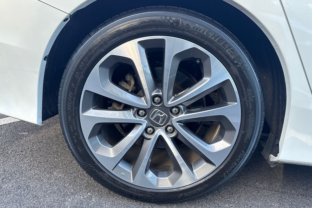 2017 Honda Accord VTi-L 9th Gen