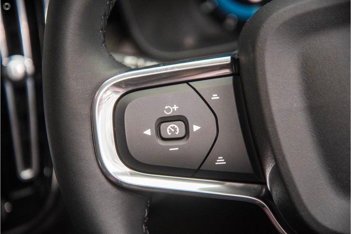 2024 Volvo XC40 Ultra B4 Bright