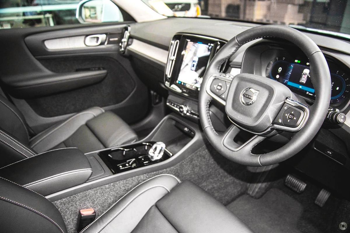 2024 Volvo XC40 Ultra B4 Bright
