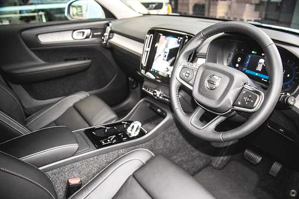 2024 Volvo XC40 Ultra B4 Bright