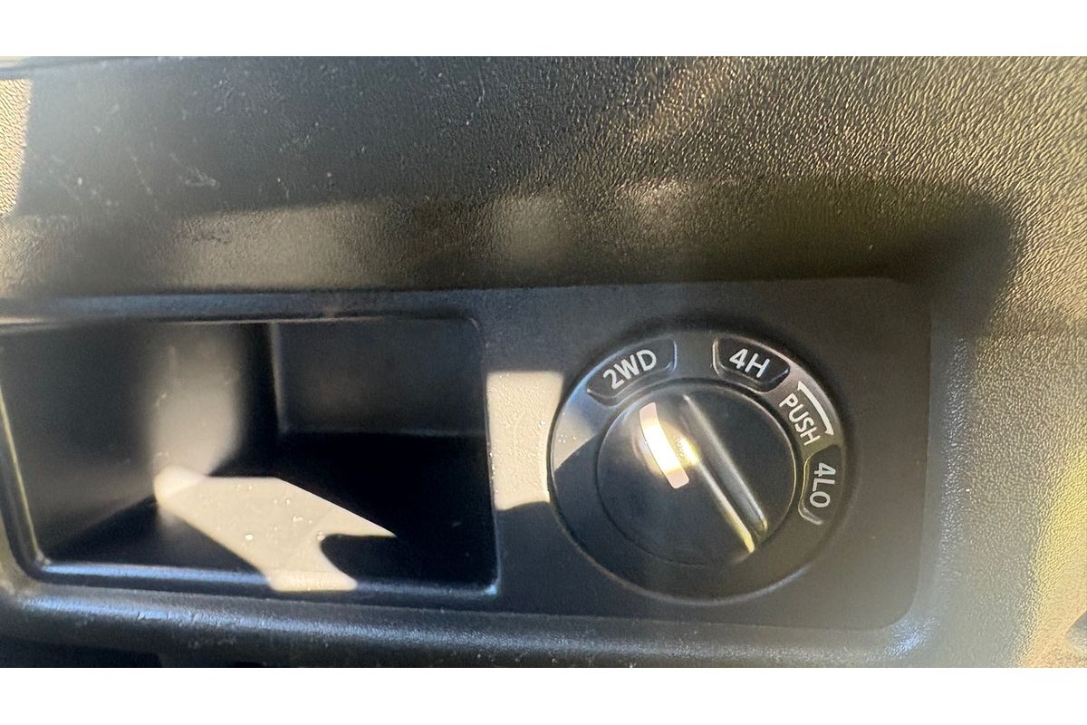 2010 Nissan Navara ST (4x4) D40 4X4