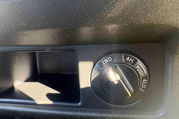 2010 Nissan Navara ST (4x4) D40 4X4