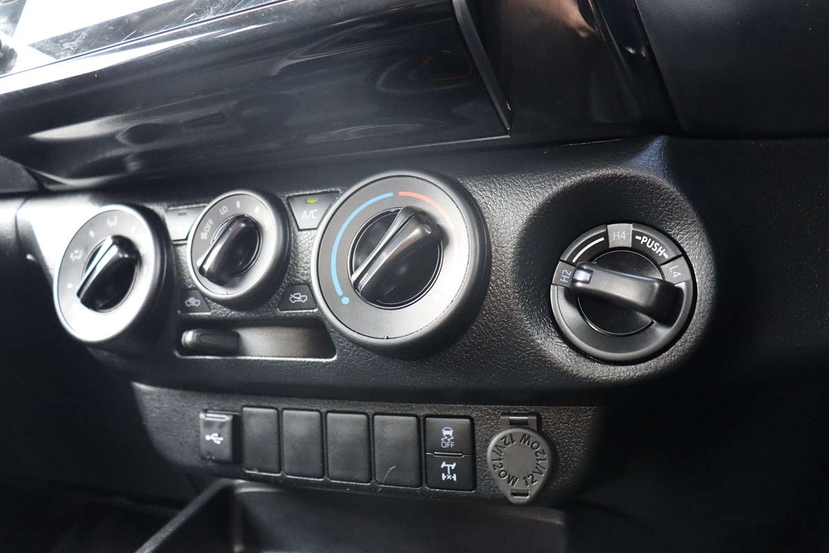 2024 Toyota Hilux SR GUN126R 4X4