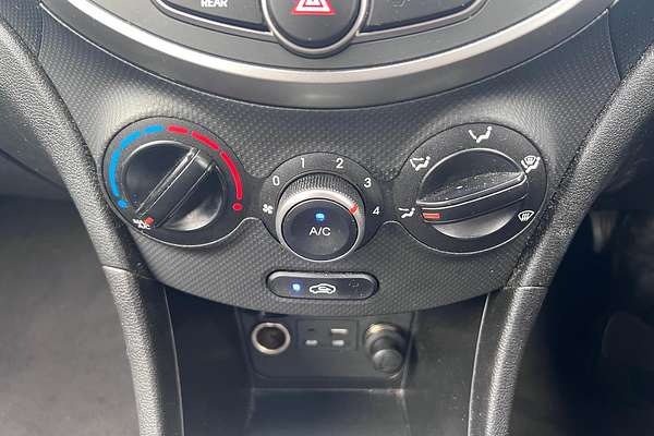 2017 Hyundai Accent Active RB4