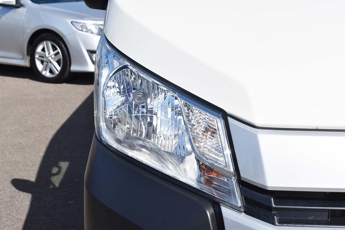2022 Toyota Hiace Commuter GDH322R