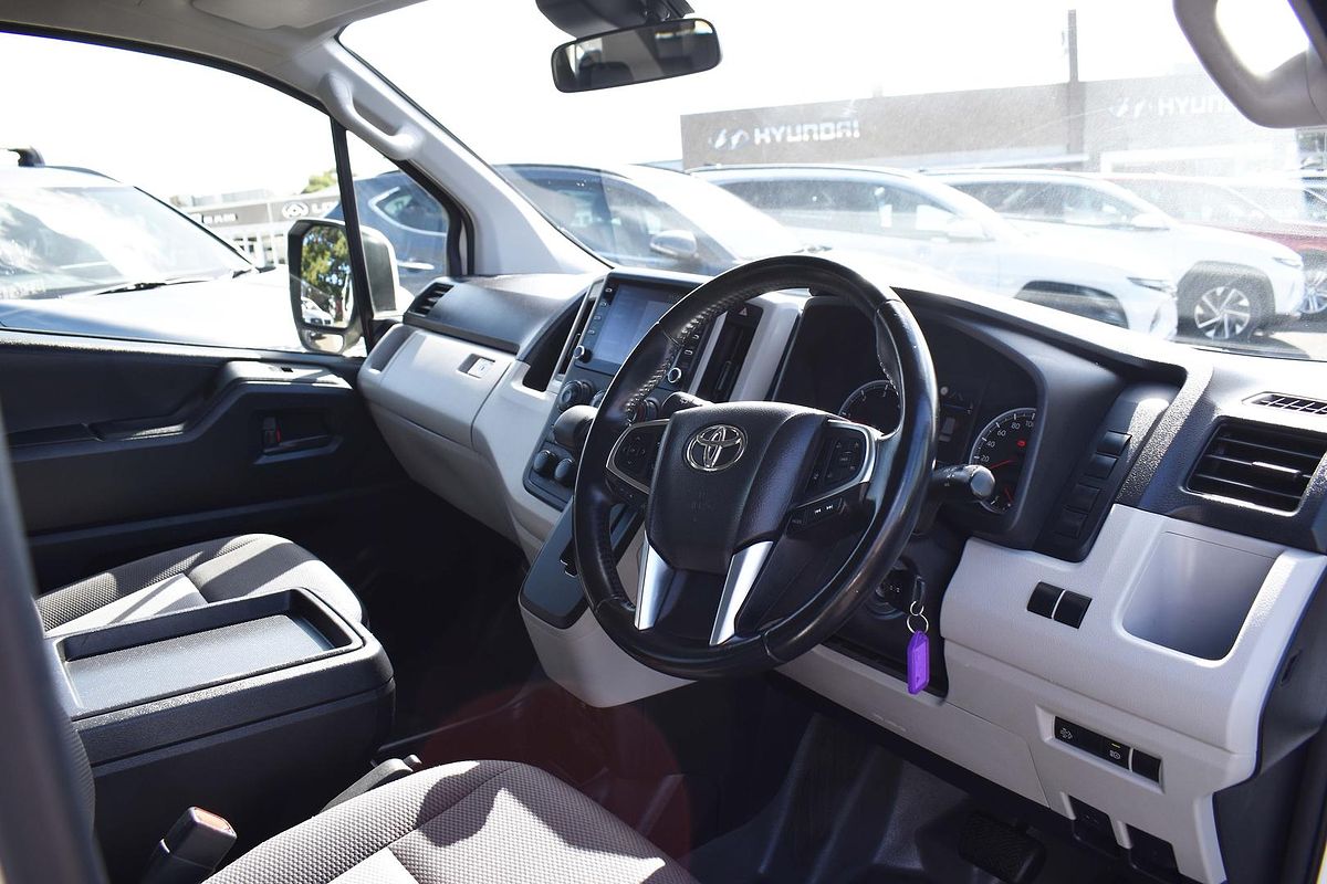 2022 Toyota Hiace Commuter GDH322R
