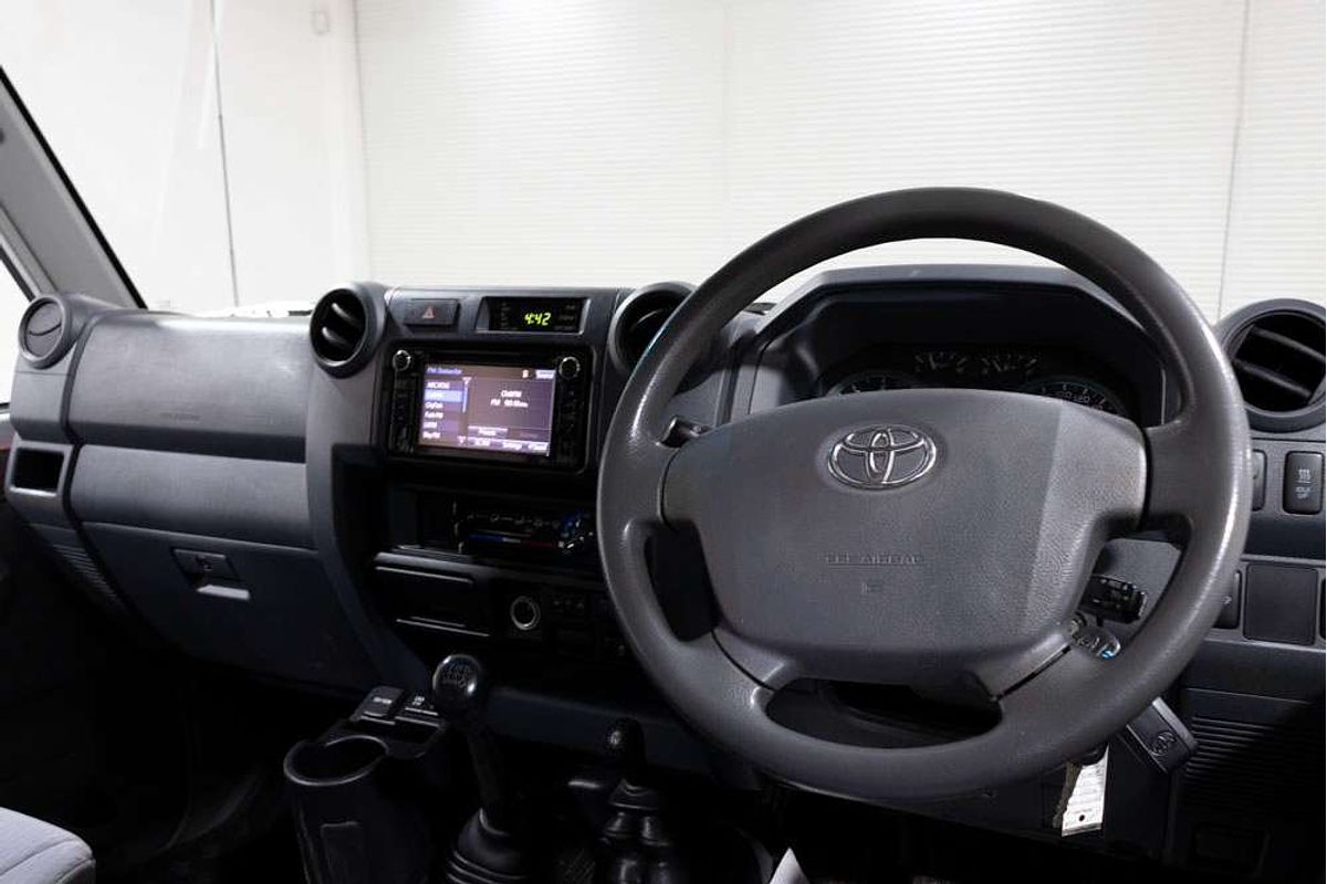 LC Military GXL 4.5L T Diesel Manual Dual Cab Chassis